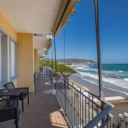 Otel Palace Diano Marina