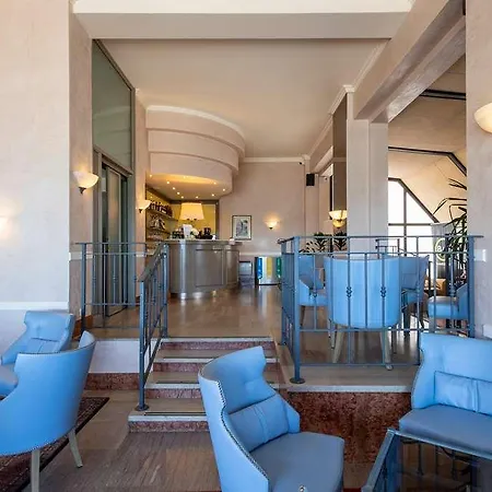 Palace Otel *
